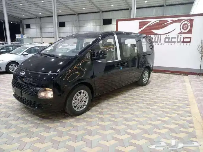 هيونداي ستاريا 9 راكب ديزل 2025 بسعر 117150 شامل الضريبه 4