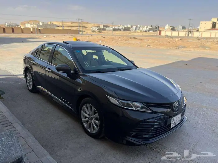 تويوتا كامري 2018 بنزين بصمه فتحة سقف فل كامل glxماشي 365000 2