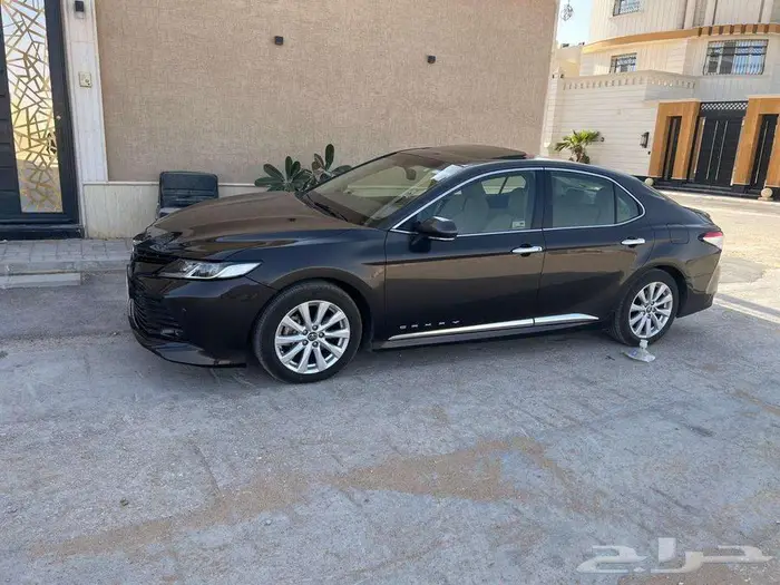 تويوتا كامري 2018 بنزين بصمه فتحة سقف فل كامل glxماشي 365000 0