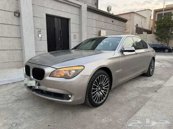 بي ام Li 740 موديل 2010 فل كامل 6 سلندر توين تيربو 2