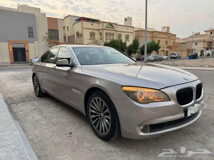 بي ام Li 740 موديل 2010 فل كامل 6 سلندر توين تيربو 3