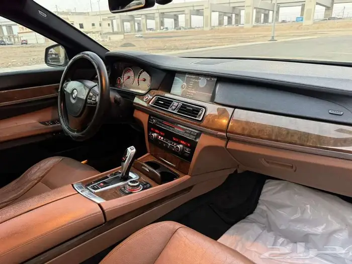 بي ام Li 740 موديل 2010 فل كامل 6 سلندر توين تيربو 10