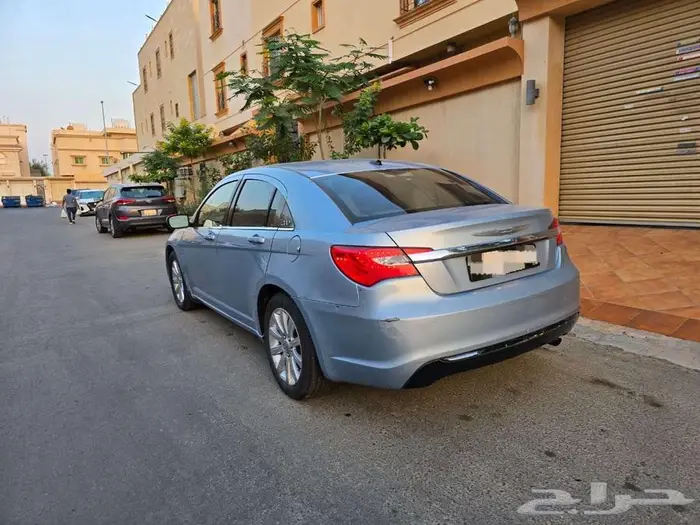 كرايزلر C200 موديل 2012 فل كامل 4 سلندر ( ماشيه 220 الف) 2