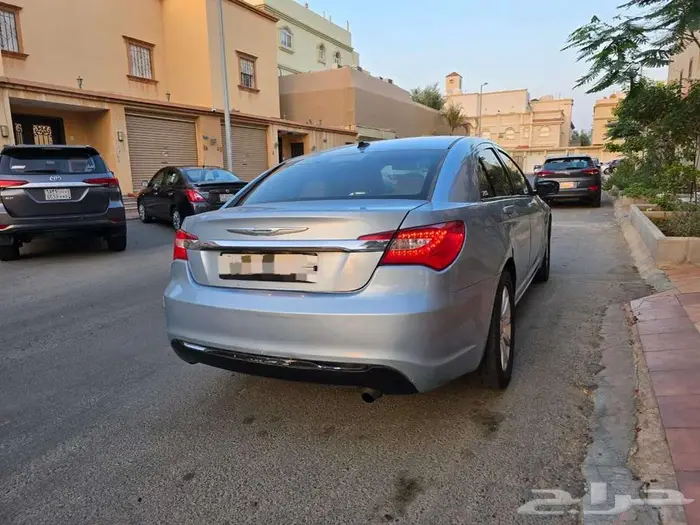 كرايزلر C200 موديل 2012 فل كامل 4 سلندر ( ماشيه 220 الف) 3