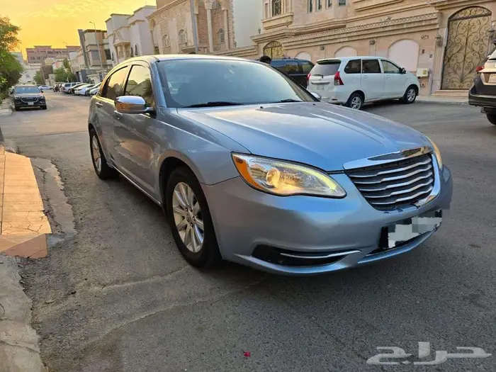 كرايزلر C200 موديل 2012 فل كامل 4 سلندر ( ماشيه 220 الف) 1