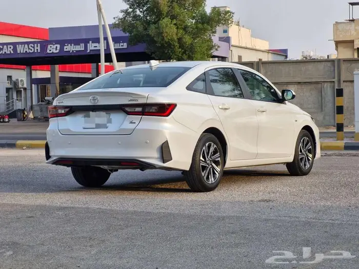 تويوتا يارس 2024 نص فل 4