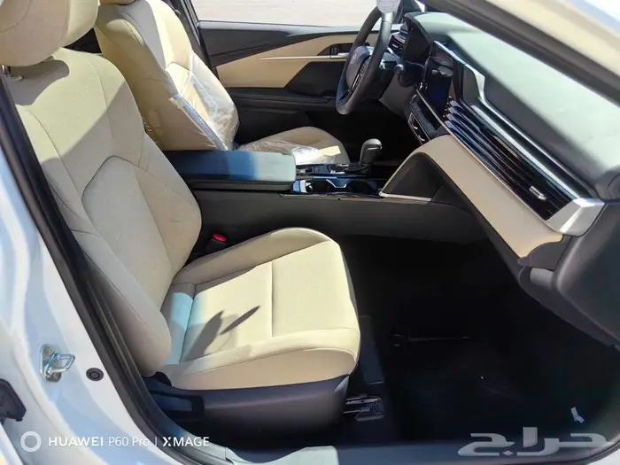 تويوتا كامري LEبنزين موديل 2025 15