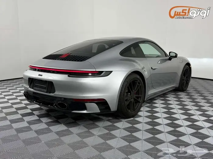 2021 بورشه 911 كاريرا 4 6