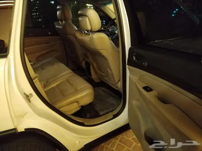 جراند شيروكي موديل 2011 فل كامل فتحه سقف 8 سلندر هيمي 7