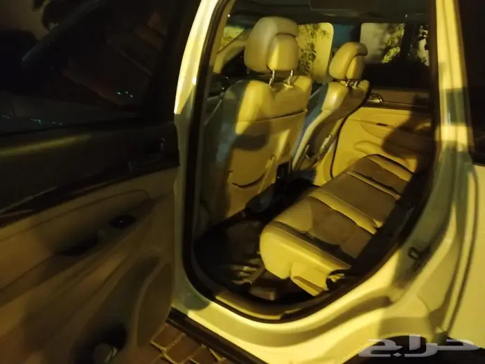 جراند شيروكي موديل 2011 فل كامل فتحه سقف 8 سلندر هيمي 15