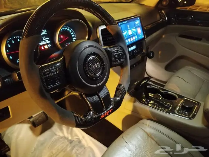 جراند شيروكي موديل 2011 فل كامل فتحه سقف 8 سلندر هيمي 14