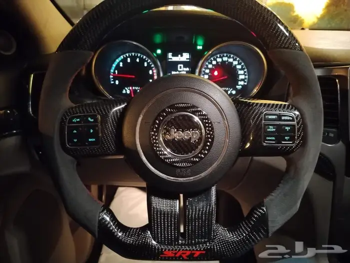 جراند شيروكي موديل 2011 فل كامل فتحه سقف 8 سلندر هيمي 13