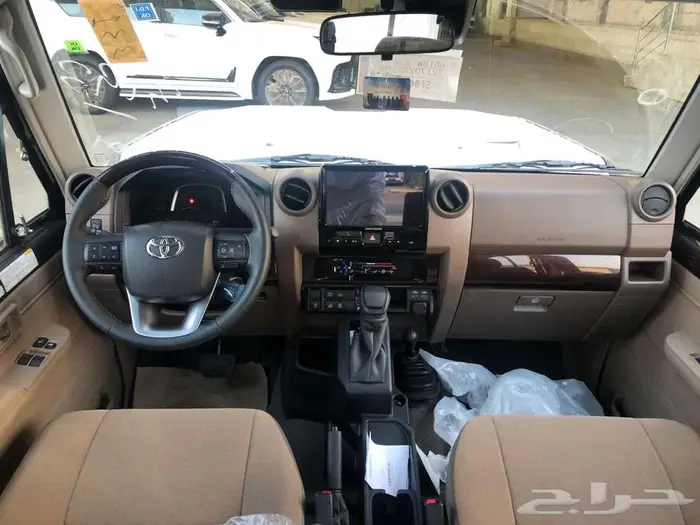 جيب تويوتا ربع ونش 2025 ديزل قير اتوماتيك سلق فل الفل 3