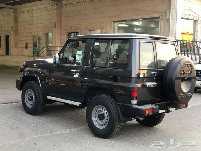 جيب تويوتا ربع ونش 2025 ديزل قير اتوماتيك سلق فل الفل 1