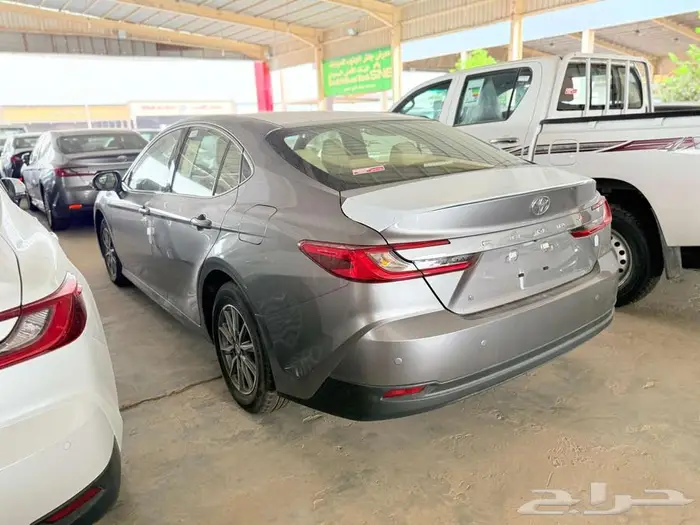 تويوتا كامري E ستاندر بنزين 2025 118000 شامل الضريبة 12