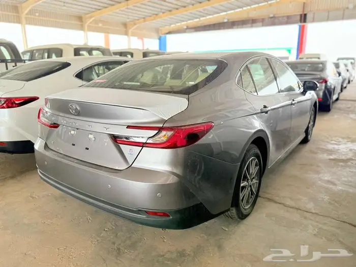 تويوتا كامري E ستاندر بنزين 2025 118000 شامل الضريبة 11