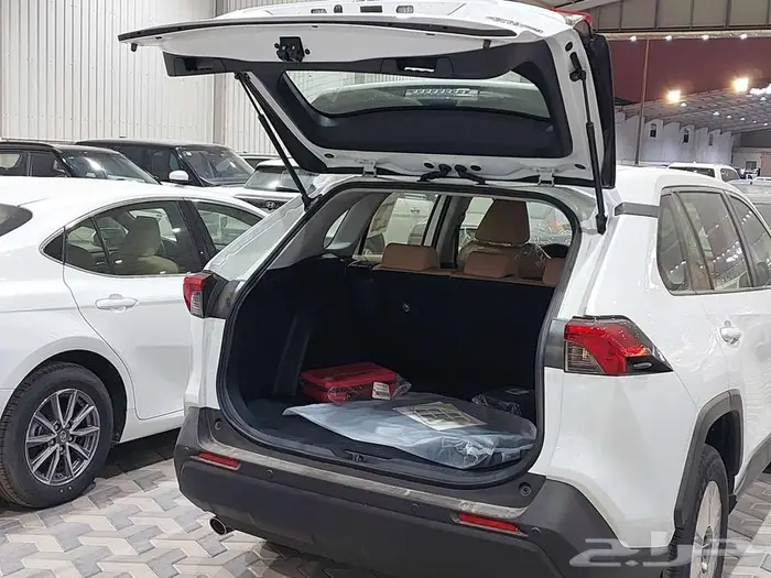 تويوتا راف فور LE دفع رباعي بنزين 2025 6