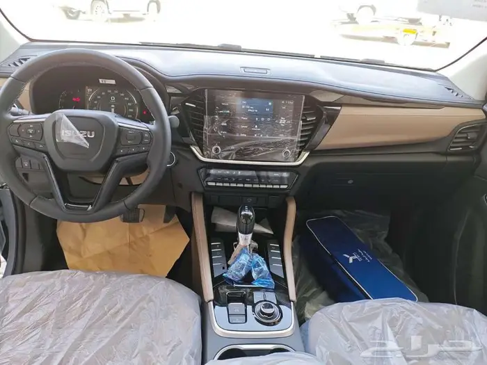 ام يو اكس 2025 3