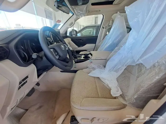 تويوتا لاندكروزر GXR 2 بنزين موديل 2025 6