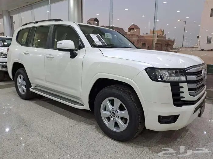 تويوتا لاندكروزر GXR 2 بنزين موديل 2025 7