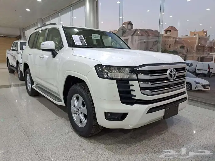 تويوتا لاندكروزر GXR 2 بنزين موديل 2025 0