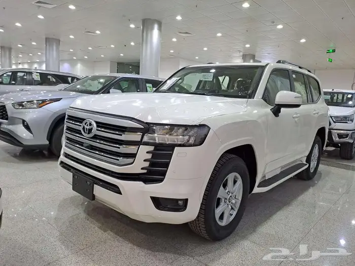 تويوتا لاندكروزر GXR 2 بنزين موديل 2025 3