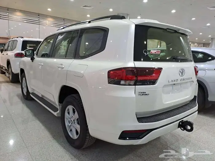 تويوتا لاندكروزر GXR 2 بنزين موديل 2025 1