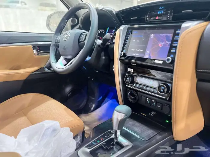 تويوتا فورتشنر VX3 بنزين 2025 11