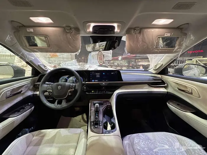 تويوتا كراون 2.5 بريميوم هايبرد 2026 14