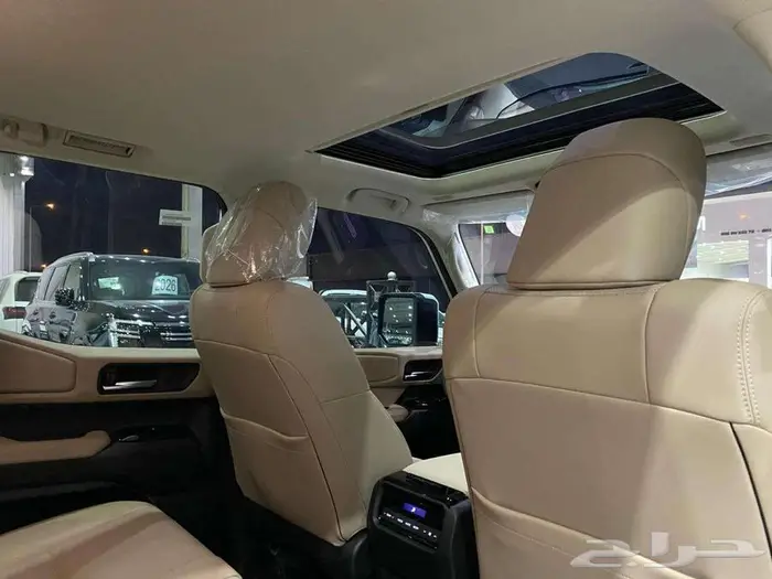 تويوتا برادو TXL2 موديل 2025 ابيض بنزين سعودي ماشيه 27000كم 27