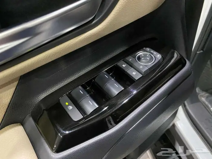 تويوتا برادو TXL2 موديل 2025 ابيض بنزين سعودي ماشيه 27000كم 30