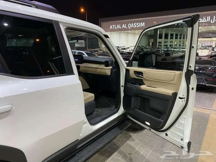 تويوتا برادو TXL2 موديل 2025 ابيض بنزين سعودي ماشيه 27000كم 38