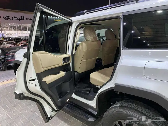 تويوتا برادو TXL2 موديل 2025 ابيض بنزين سعودي ماشيه 27000كم 10