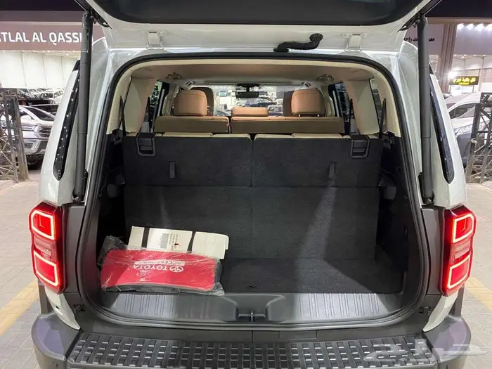 تويوتا برادو TXL2 موديل 2025 ابيض بنزين سعودي ماشيه 27000كم 35