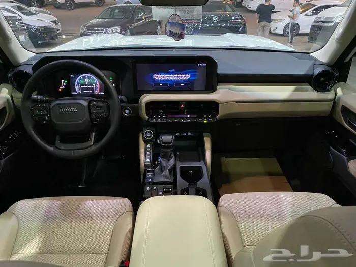 تويوتا برادو TXL2 موديل 2025 ابيض بنزين سعودي ماشيه 27000كم 41