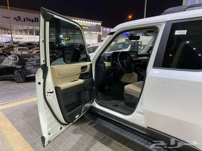 تويوتا برادو TXL2 موديل 2025 ابيض بنزين سعودي ماشيه 27000كم 42