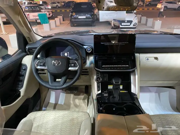 تويوتا لاندكروزر 2025-L3 بنزين. ( اسود ) 7