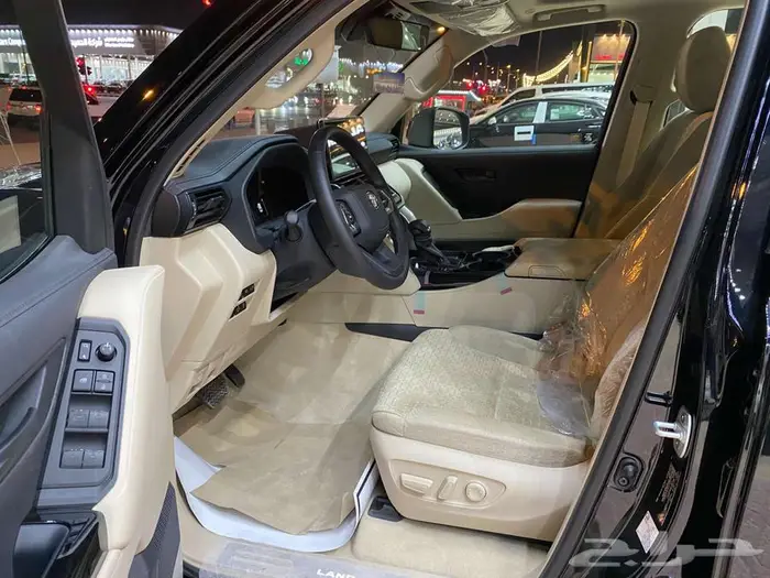 تويوتا لاندكروزر 2025-L3 بنزين. ( اسود ) 14