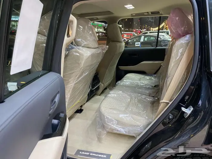 تويوتا لاندكروزر 2025-L3 بنزين. ( اسود ) 11