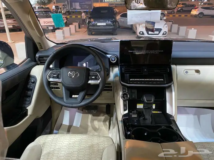 تويوتا لاندكروزر 2025-L3 بنزين. ( اسود ) 9