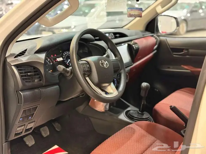 بقسط يبدأ من 1693 ريال احصل على تويوتا هايلوكس GL2 م2025 4