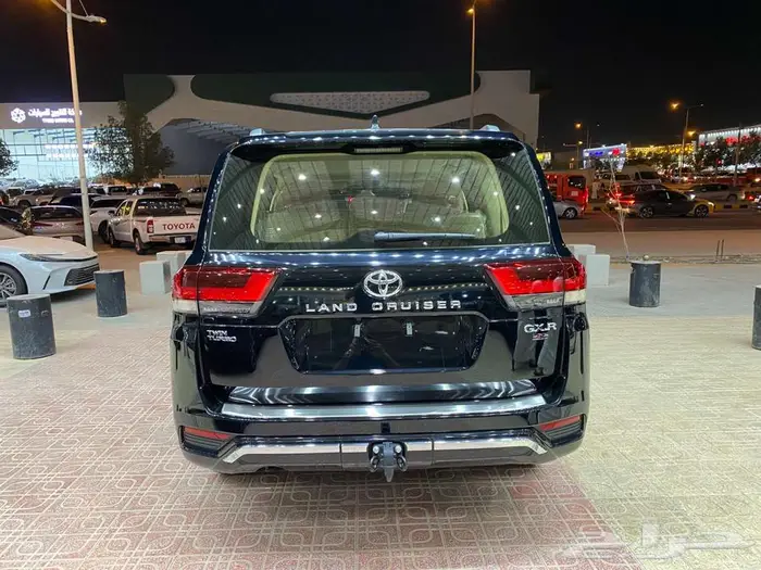 تويوتا لاندكروزر 2025-L3 بنزين. ( اسود ) 6