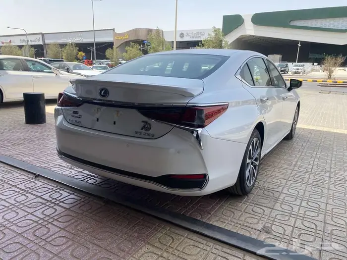 لكزس ES250 2025 استاندر الساير كويتي 6