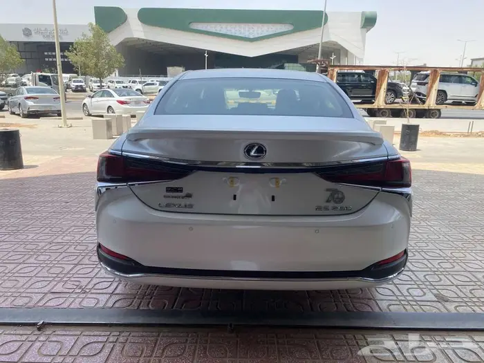 لكزس ES250 2025 استاندر الساير كويتي 7