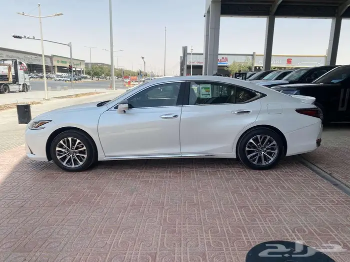 لكزس ES250 2025 استاندر الساير كويتي 4