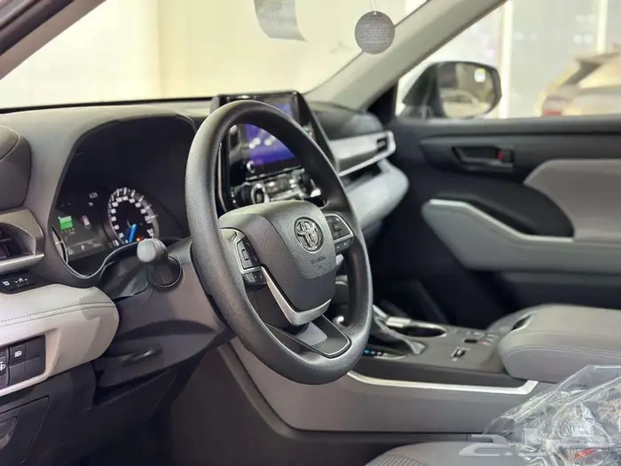 تويوتا هايلاندر LE دفع امامي 2025 6