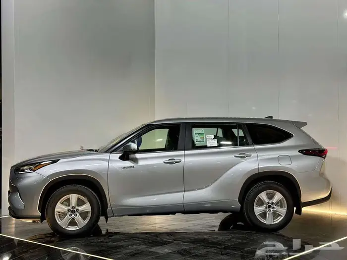 تويوتا هايلاندر LE دفع امامي 2025 1