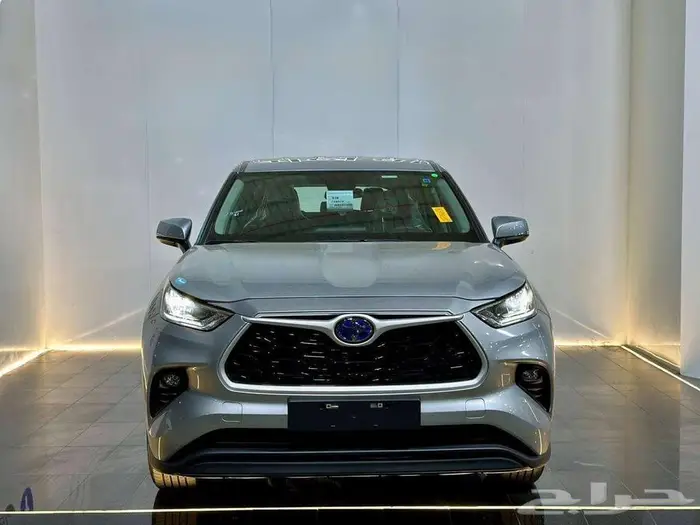 تويوتا هايلاندر LE دفع امامي 2025 2