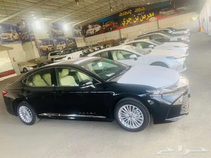 تويوتا كامري 2025 LE اسود بنزين اصفار 0