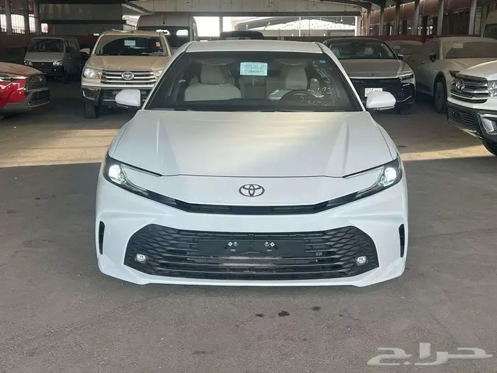تويوتا كامري E بنزين موديل 2025 0